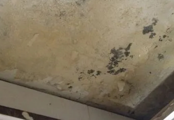 开福阳台漏水维修公司分享下开福卫生间渗水维修需要注意哪些问题。